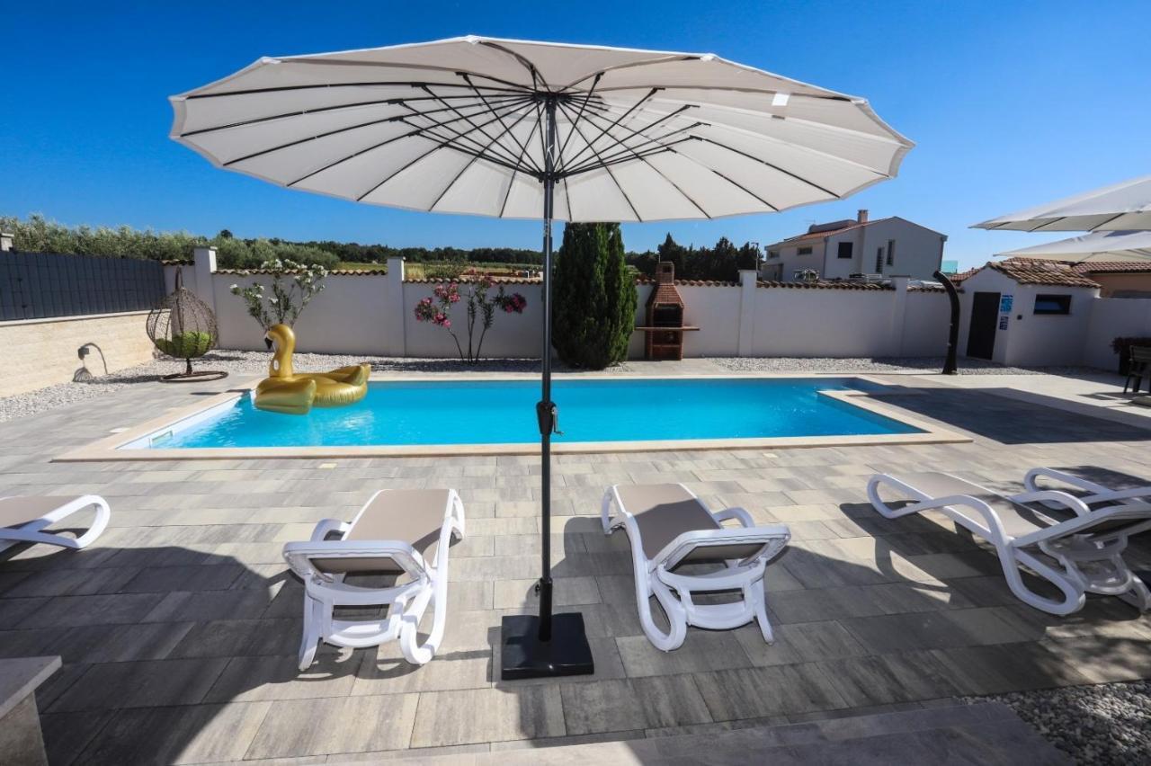 Apartment Nina With Private Pool Nova Vas  외부 사진